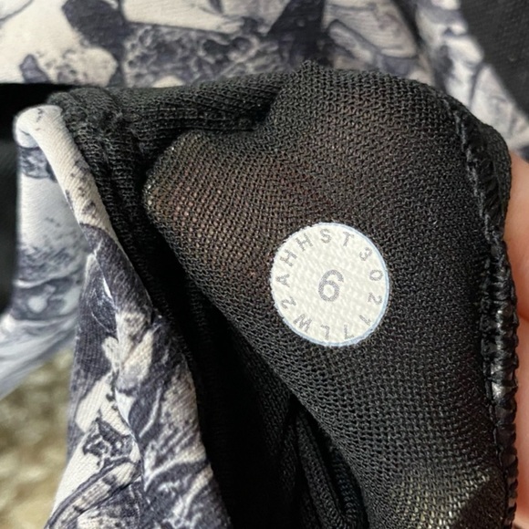 Lululemon Invigorate Bra Mash Up Black White Size 6 - Picture 5 of 5